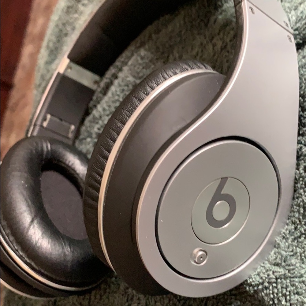 Beats by Dr. Dre “studio 1st edition”